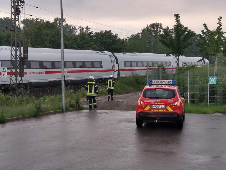Mehr über den Artikel erfahren Einsatz Nr. 16/24 – ICE auf Gleis ausgerollt