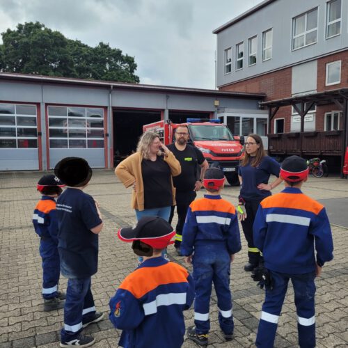Rettungshundestaffel zu Besuch bei der Kinderfeuerwehr Heppenheim