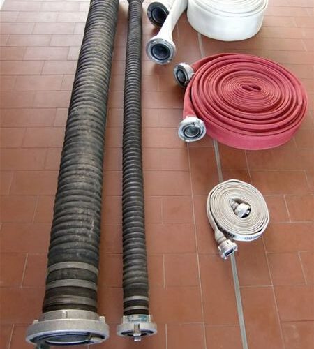 v.l.n.r. Saugschläuche, Druckschläuche, A-Saugschlauch, B-Saugschlauch
v.o.n.u. B- / C- / D-Druckschlauch,